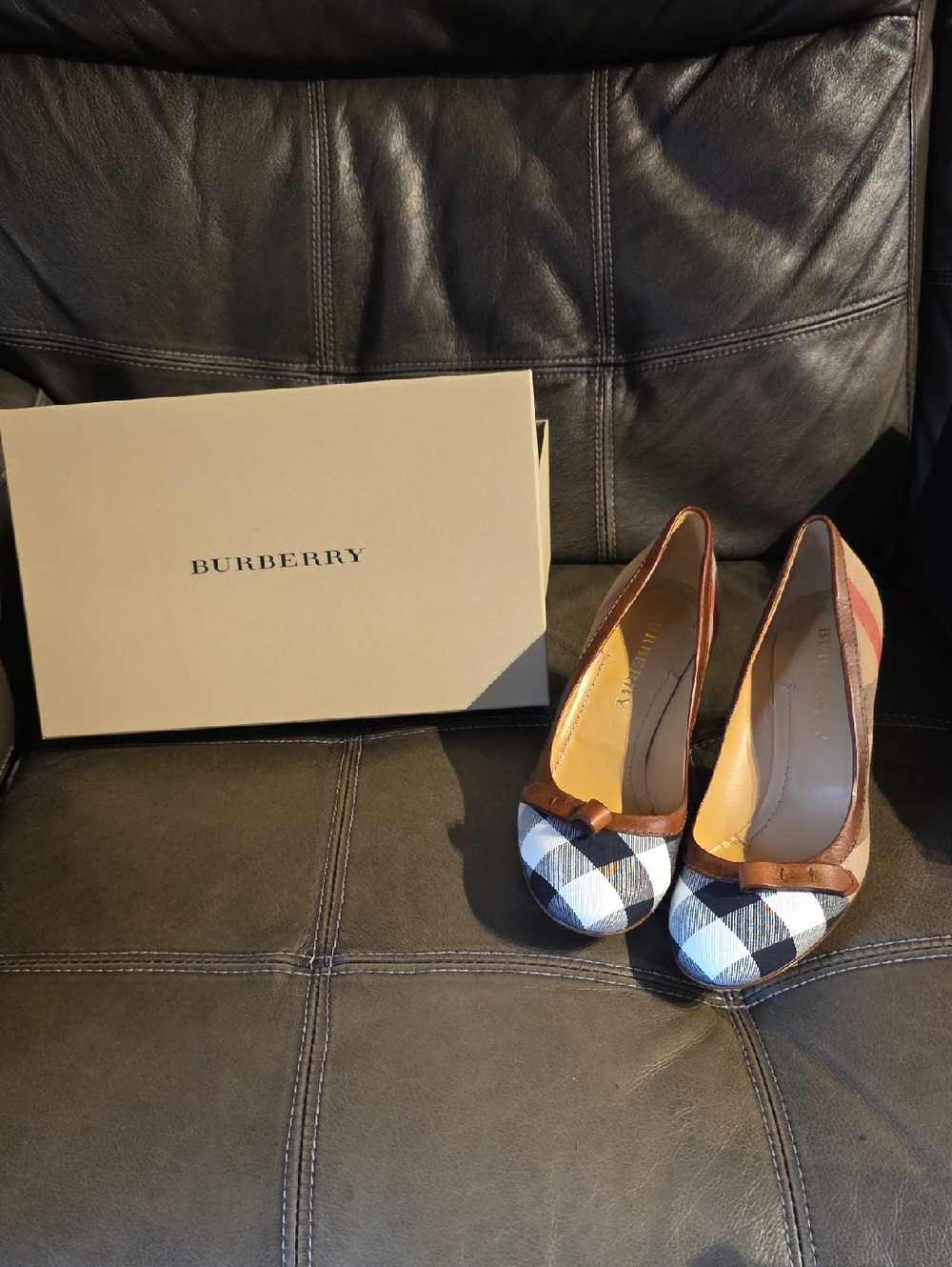 Burberry Women’s Plaid Ballet Pumps in Brown and White